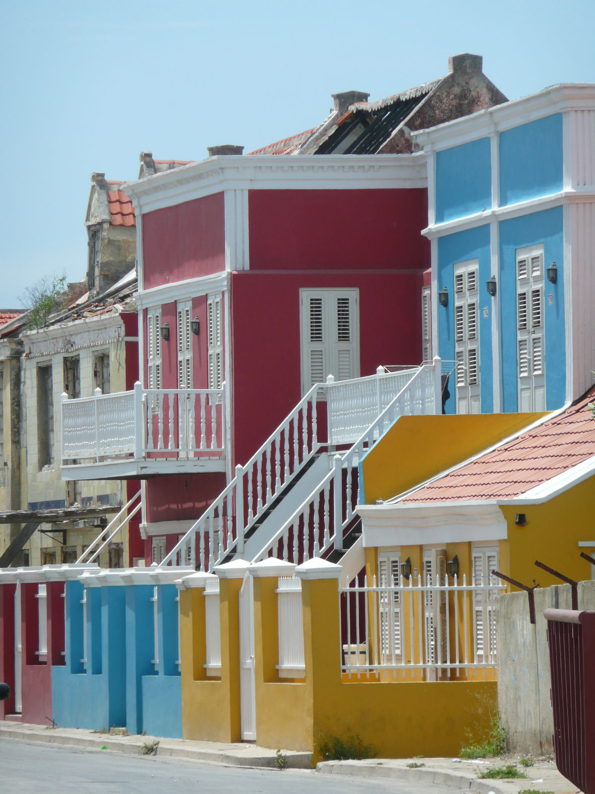 curacao coloured houses